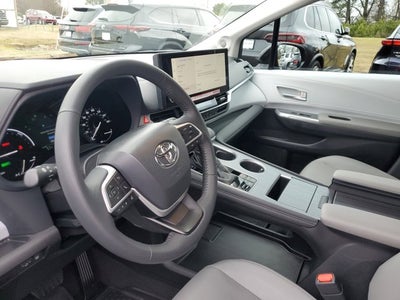 2025 Toyota Sienna XLE