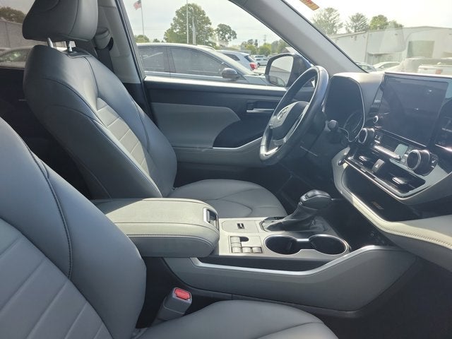 2023 Toyota Highlander Base